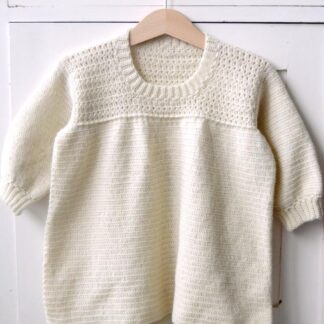Hæklet kjole til baby og børn, hækleopskrift på Dollys kjole
