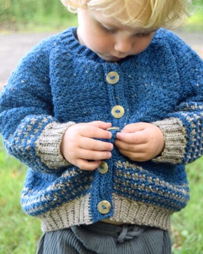 Hækleopskrift Fie cardigan, hæklet cardigan til børn, hæklet trøje til børn