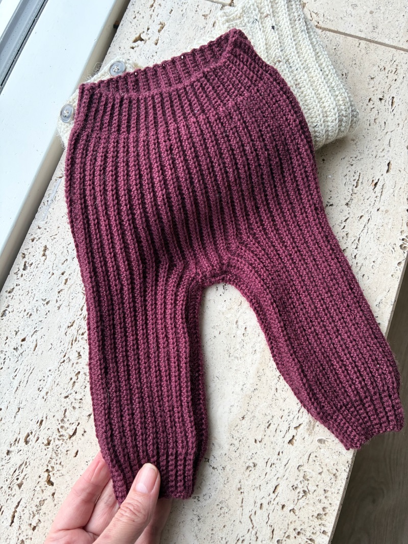 Hæklede bukser til baby, hækleopskrift