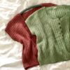 Hæklede toppe, hæklede t-shirts, hækleopskrifter på Groovy top til dame