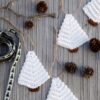 Hæklet julepynt, hæklet juletræ, hæklet gavevedhæng hækleopskrift