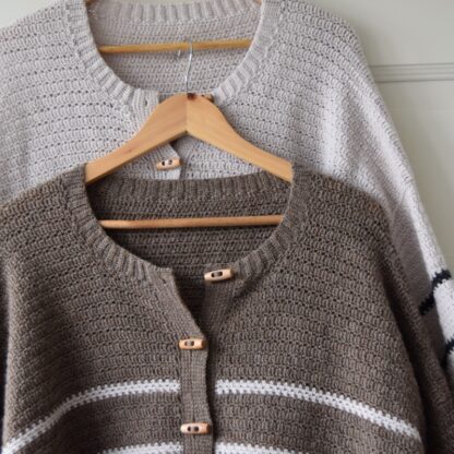 Hæklet cardigan med duffel knapper, hækleopskrift