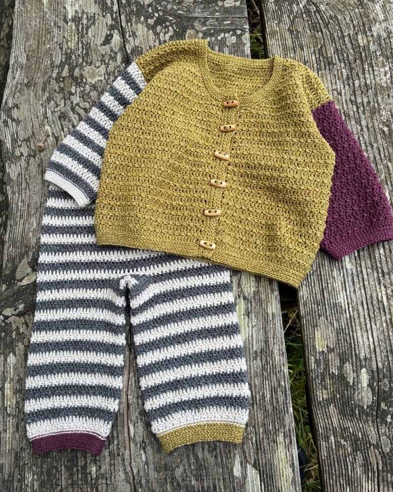 Hæklet baby tøj, hæklet baby sæt, hækleopskrift