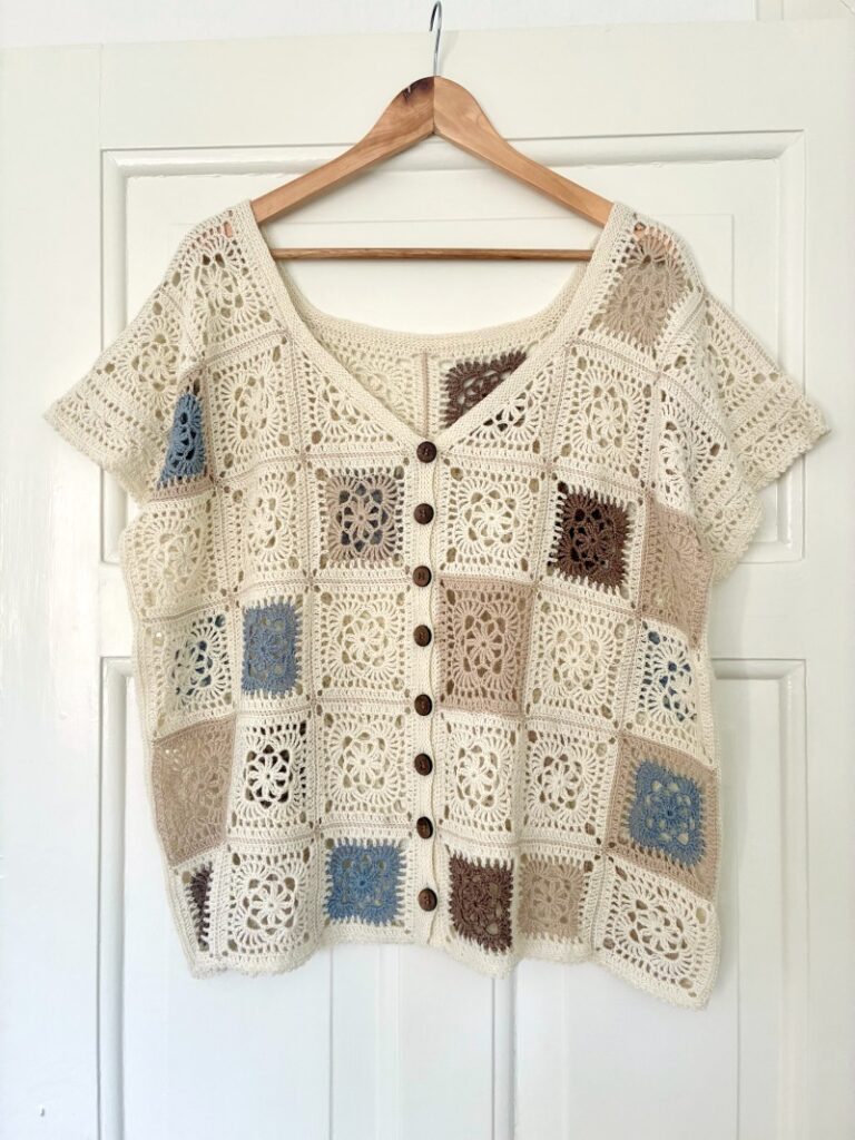 Hæklet cardigan af firkanter, hækleopskrift